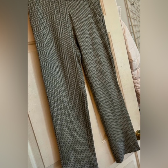 Betabrand Classic Gray Pattern Straight Leg Pants EUC SZ Medium - Picture 2 of 7